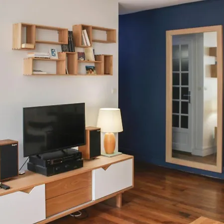 Calm Cocoon In The Heart Of The Marais Apartment